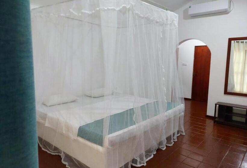 اتاق لوکس با چشم‌انداز دریا, Helios Beach Resort