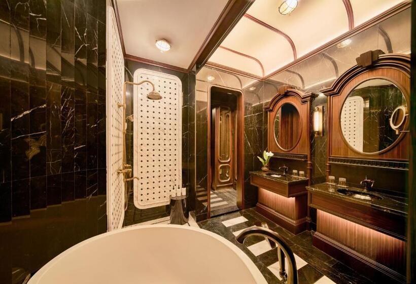 Suite with lake view, Intercontinental Khao Yai Resort, An Ihg