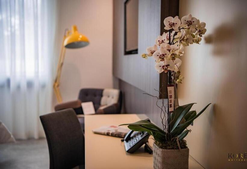 חדר סופריור, Korè