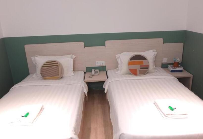 スーペリアールーム, All Are Welcome Lawas Boutique