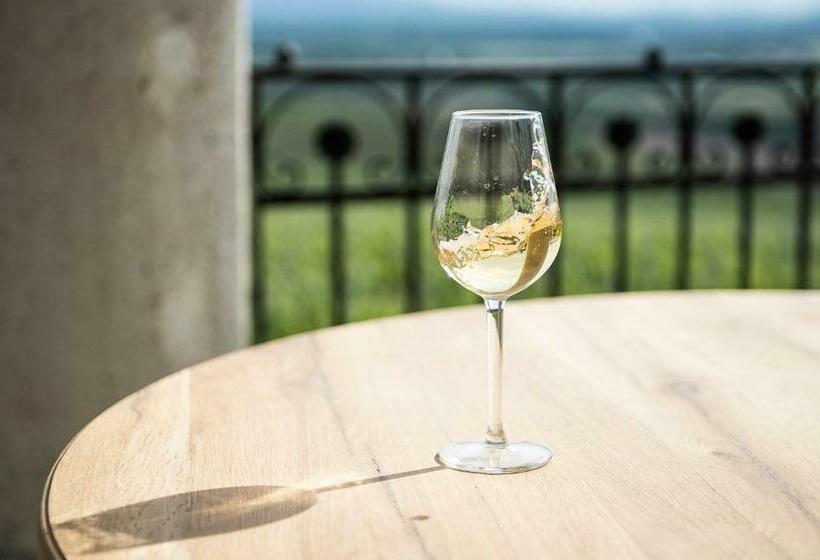 غرفة قياسية ثلاثية, Kincsem Kastély