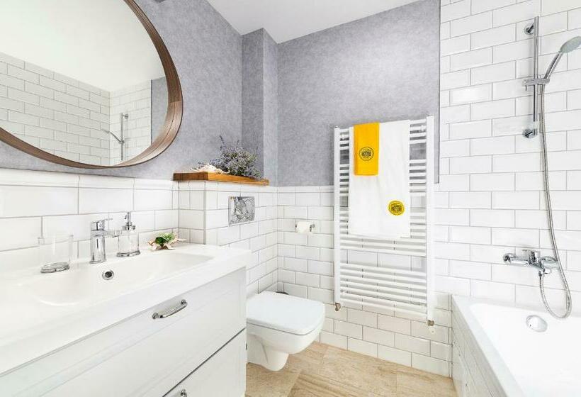 غرفة قياسية رباعية مطلة على الحديقة, Kincsem Kastély