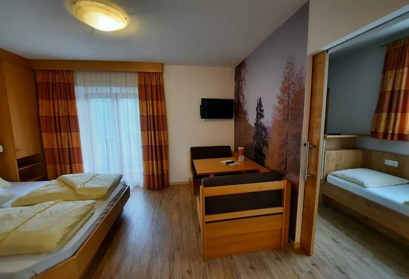 סוויטת ג'וניור עם מרפסת, Pension Sonnegg