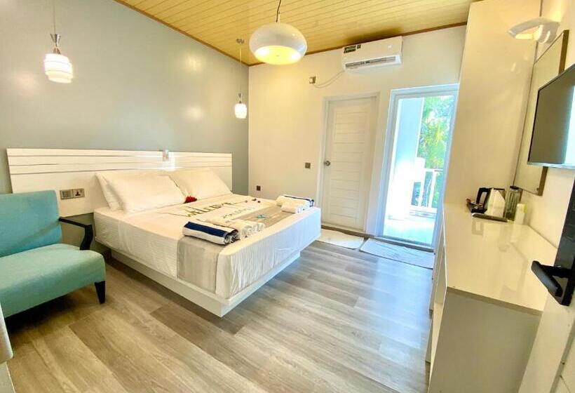 اتاق لوکس با بالکن, Viva Beach Maldives