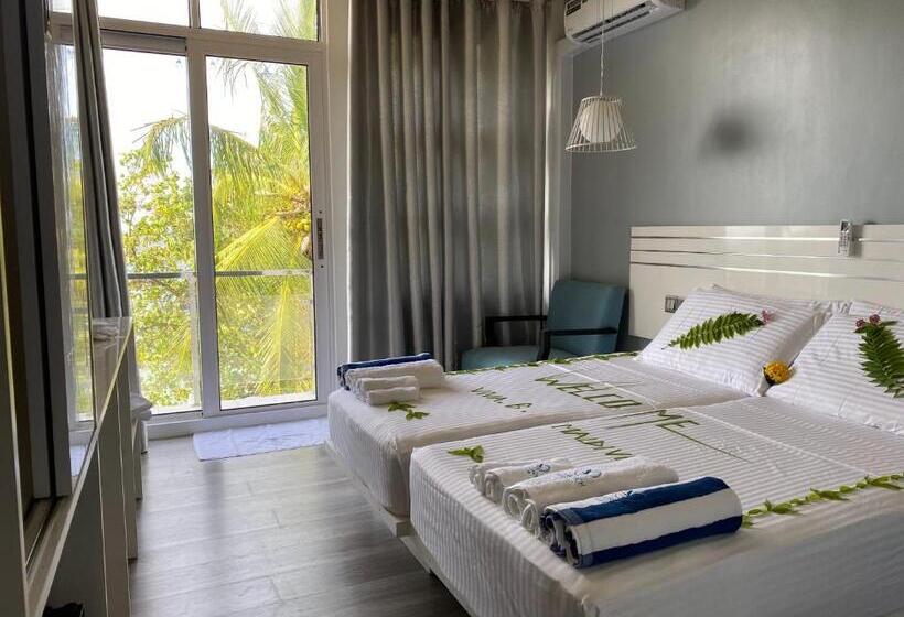 اتاق لوکس با بالکن و چشم‌انداز دریا, Viva Beach Maldives