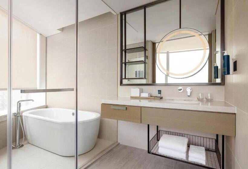 سوئیت اجرایی با تخت کینگ, Four Points By Sheraton Hong Kong, Tung Chung