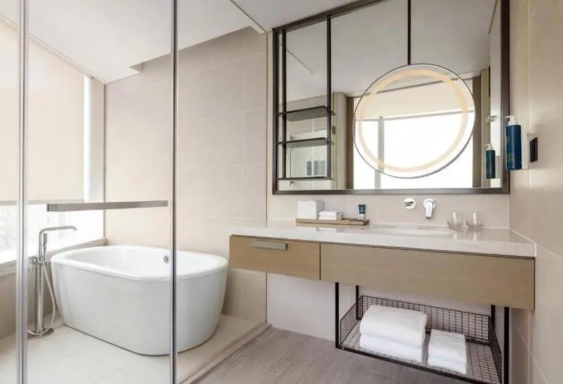 سوئیت اجرایی با تخت کینگ, Four Points By Sheraton Hong Kong, Tung Chung
