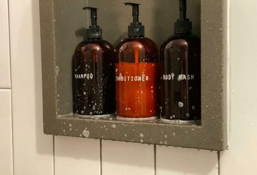 스탠다드 룸, Thatcher