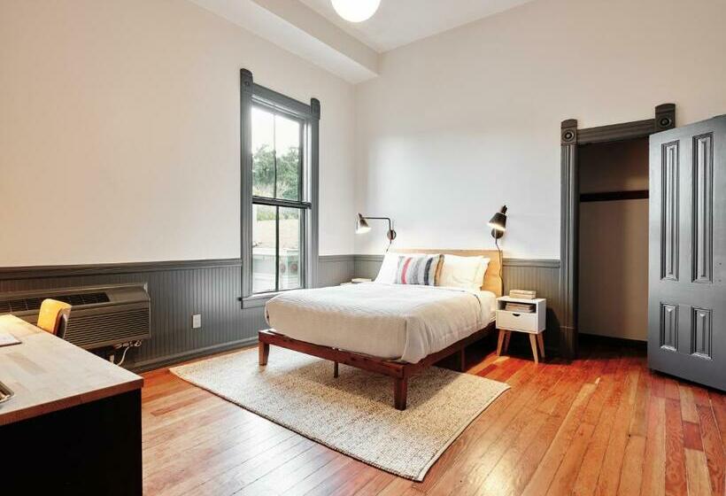 스탠다드 룸, Thatcher