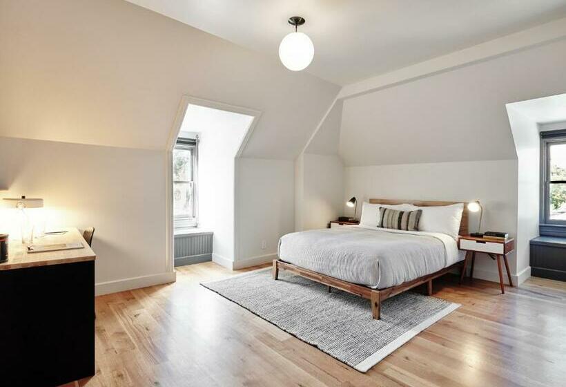 디럭스 룸, Thatcher