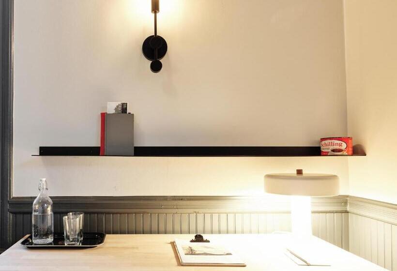 디럭스 룸 킹사이즈 침대, Thatcher