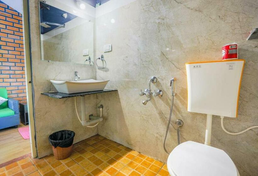 اتاق لوکس با بالکن, The Spectrum Resort, Chikmagalur