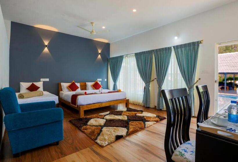 اتاق استاندارد با چشم‌انداز استخر, The Spectrum Resort, Chikmagalur