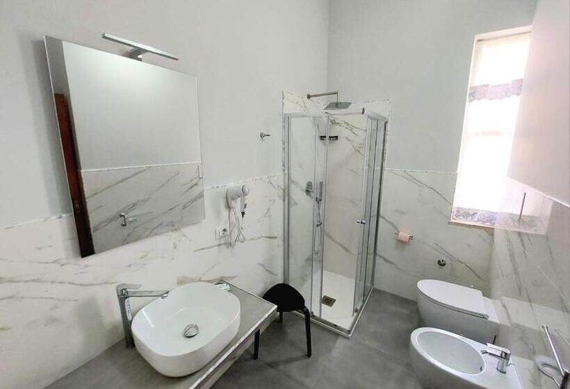 اتاق استاندارد با چشم‌انداز باغ, Villa Silvia B&b