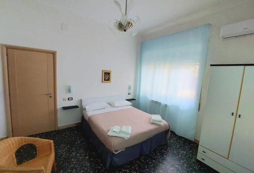 اتاق استاندارد با چشمانداز باغ, Villa Silvia B&b