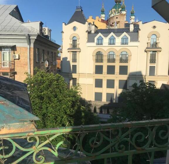 Standard Stúdió Erkéllyel, андреевская мансарда»у амура»