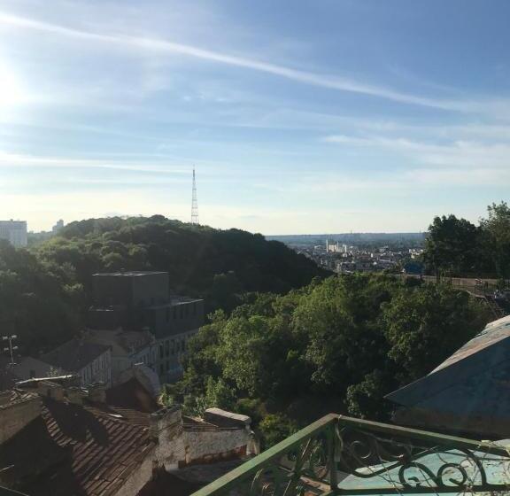 Standard Stúdió Erkéllyel, андреевская мансарда»у амура»