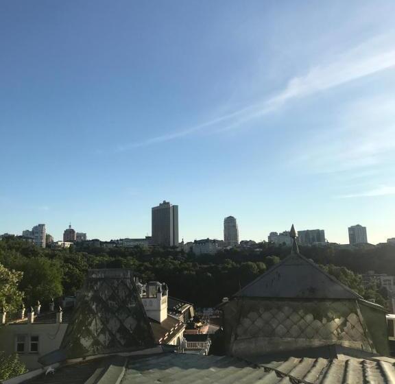 Economy Szoba, андреевская мансарда»у амура»