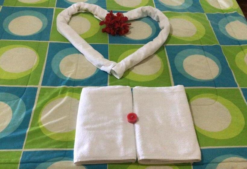 ویلای 2 خوابه, Black Beach House