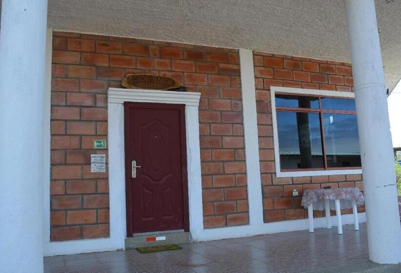 ویلای 2 خوابه, Black Beach House