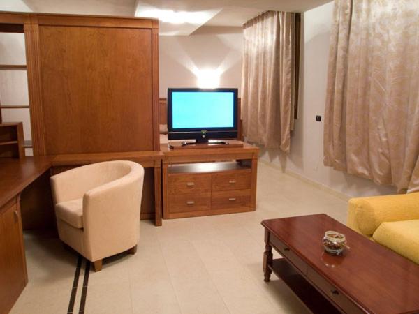 סוויטת ג'וניור, Gio