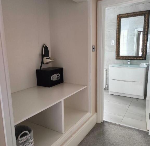 Люкс Deluxe Кровать Кинг, St Johns Boutique