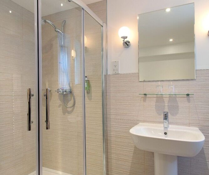 غرفة قياسية, The Royal Lion