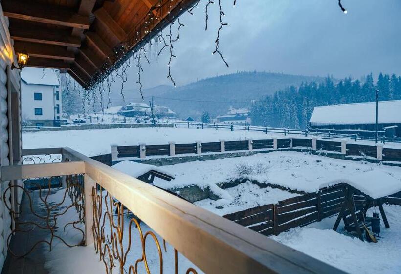 Pokój Rodzinny, Whiteberry Studio