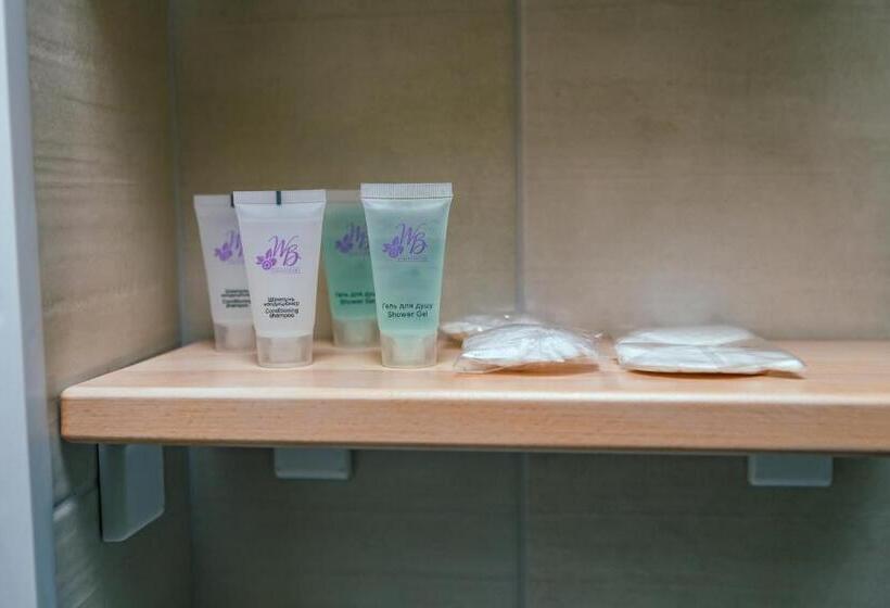 Pokój Rodzinny, Whiteberry Studio