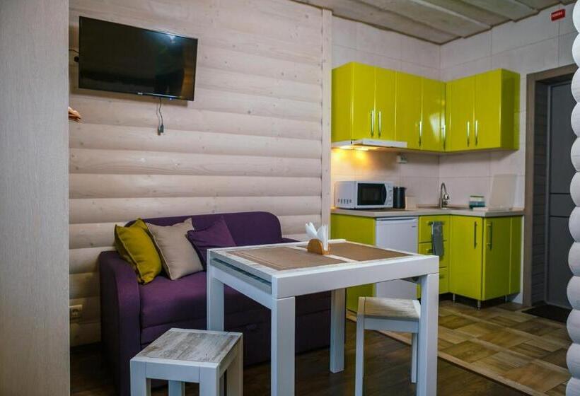 Studio Standard, Whiteberry Studio