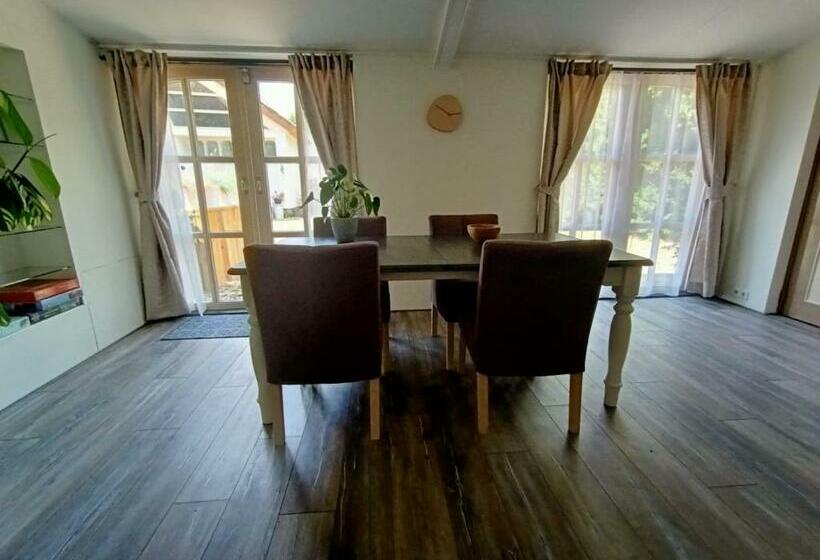 דירת חדר, Bij De Vlaamse Schuur