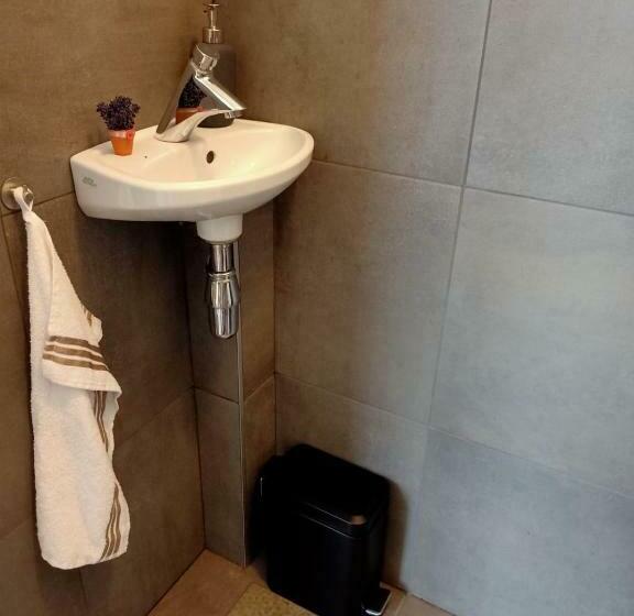 דירת חדר, Bij De Vlaamse Schuur