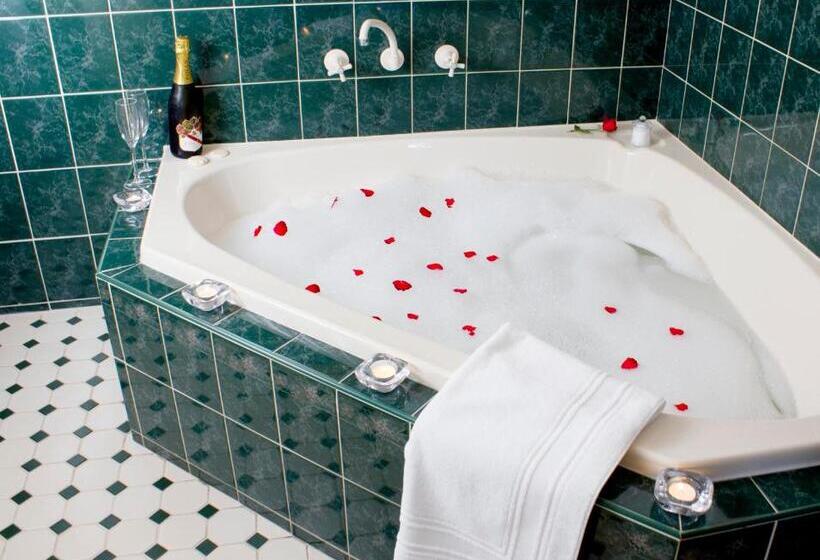 标准间带漩涡浴缸, Bed & Breakfast At Tiffany's