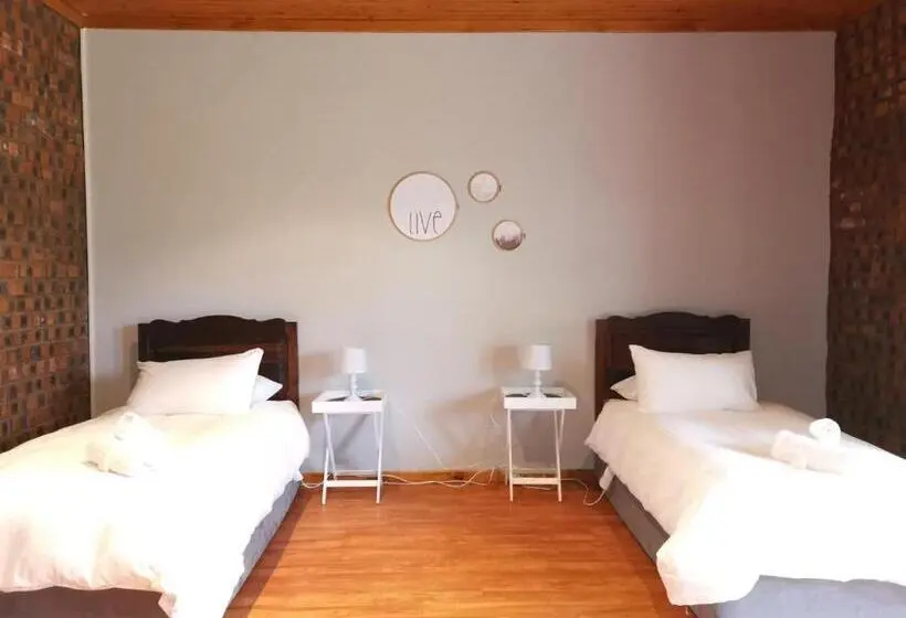 庭の見えるスタンダードトリプルルーム, En Route Guest House