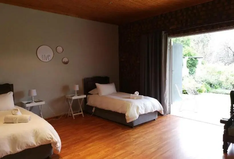 庭の見えるスタンダードトリプルルーム, En Route Guest House