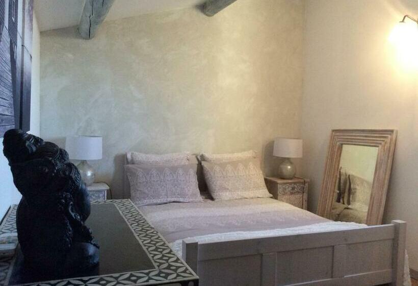 Четырехместный Номер Стандарт Вид на Сад, Terre De Boheme