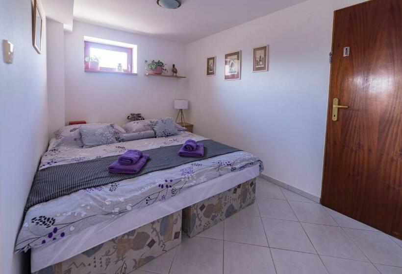 شقة غرفة واحدة, Ubytování U Vávrů