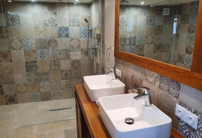 غرفة قياسية, L Ermitage De Saint Bardoux