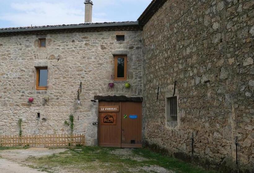 バスルーム共有のトリプルスタンダード, Le Corral Chambre D Hôte