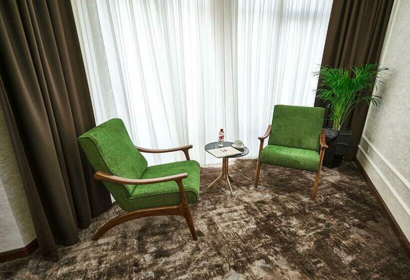 جناح, Garnet Hotel Tashkent