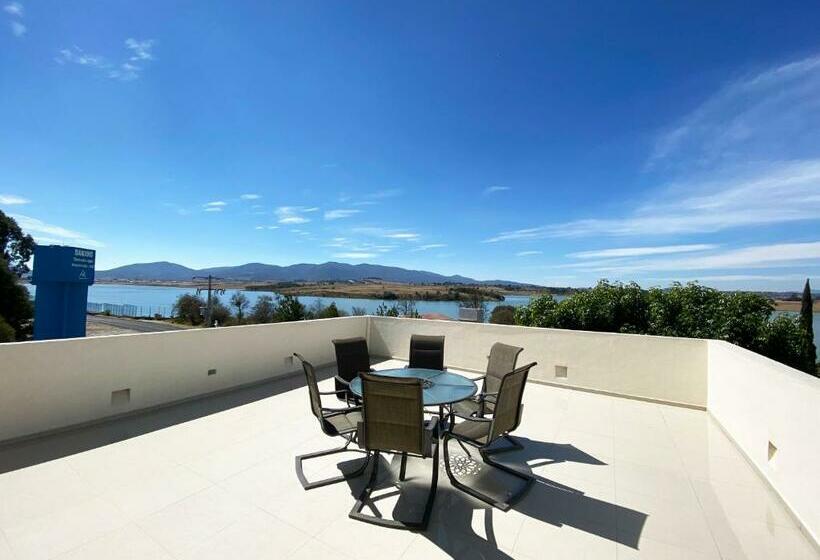 جناح مزود بتراس, Lomas Inn