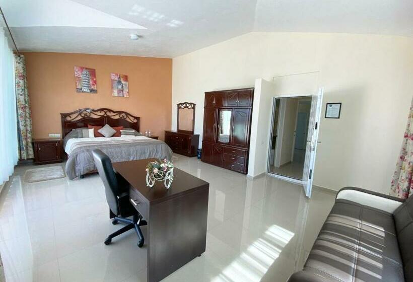 جناح مزود بتراس, Lomas Inn