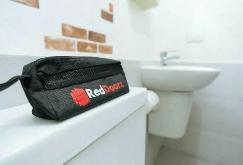 デラックスルーム, Reddoorz Near Pantai Ujung Genteng