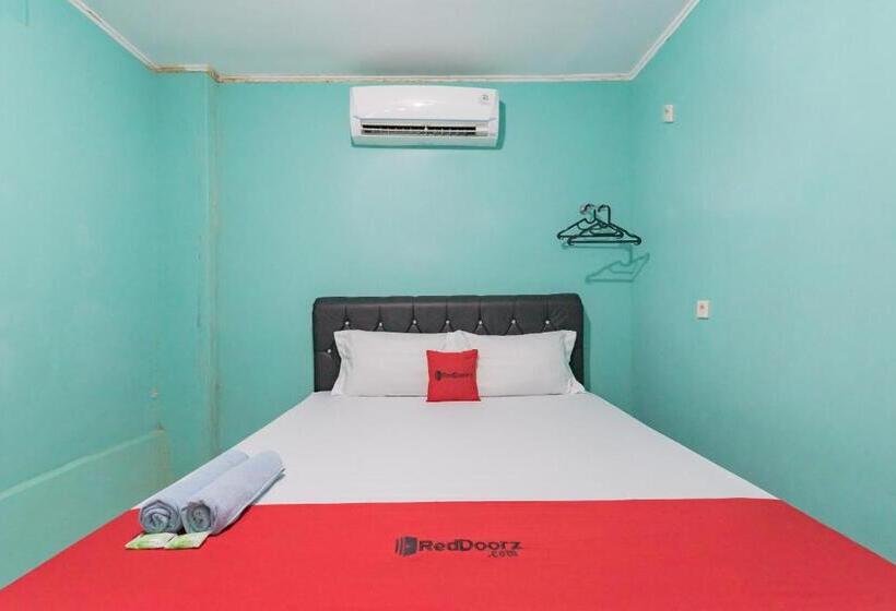 디럭스 룸, Reddoorz Near Pantai Ujung Genteng