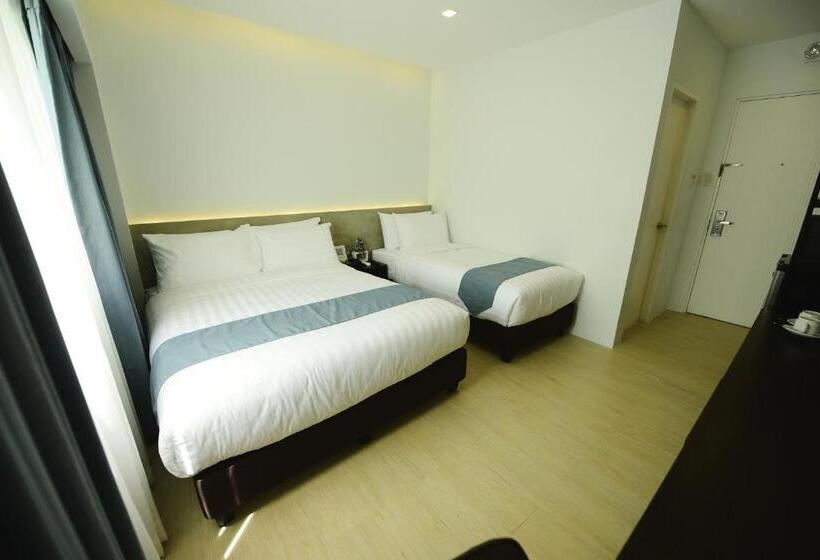 Номер Deluxe, The First Islatel