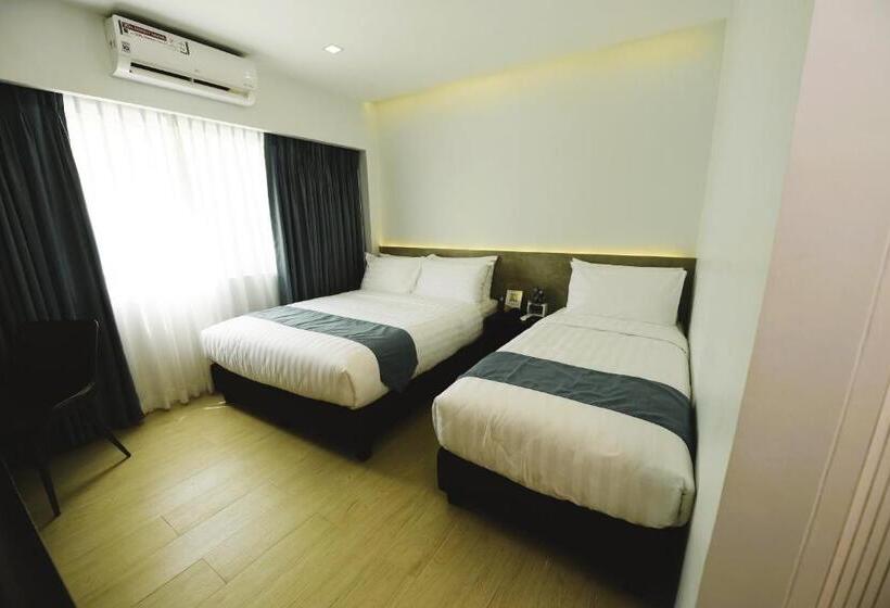 Номер Deluxe, The First Islatel