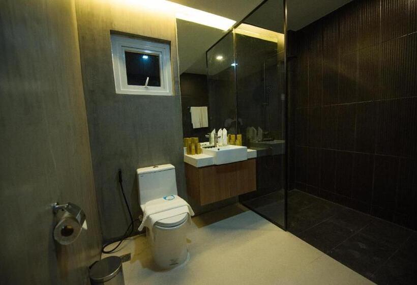 Студия Deluxe, The First Islatel