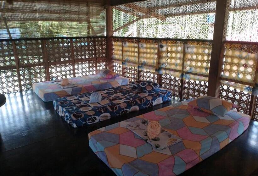 מיטה בחדר משותף, Lhoyjean Garden Hostel