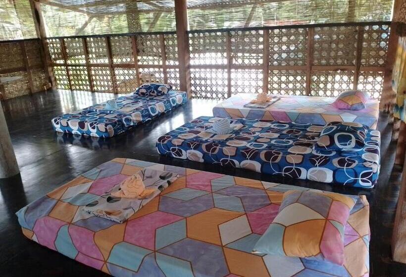 ルームシェアのワンベッド, Lhoyjean Garden Hostel