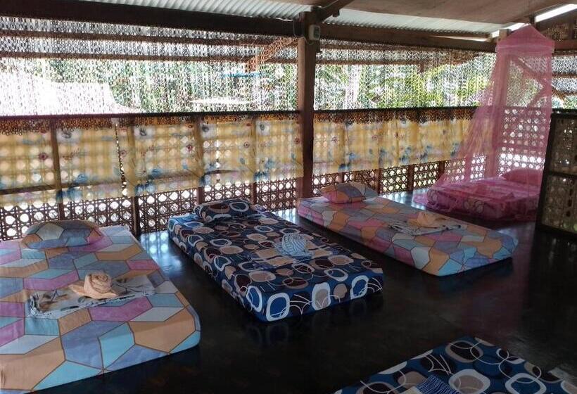 Кровать в Общей Комнате, Lhoyjean Garden Hostel